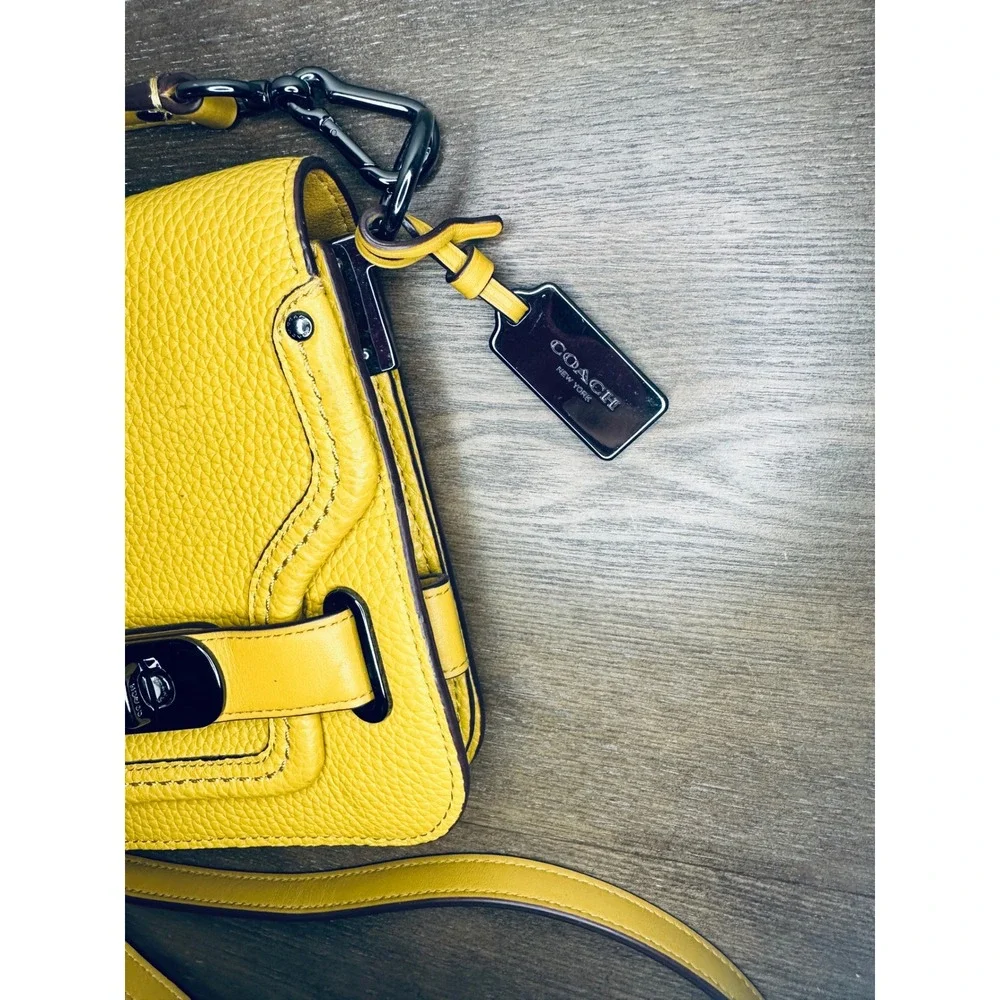 Coach SWAGGER‎ Pebble Leather Crossbody Bag Yellow Turnlock Shoulder Strap EUC